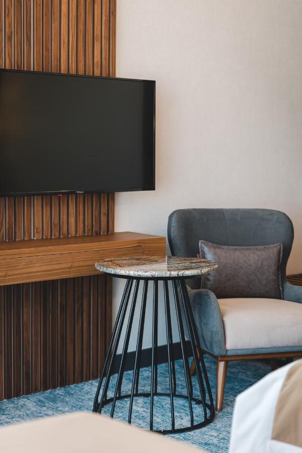 Bristol Hotel Podgorica Ngoại thất bức ảnh