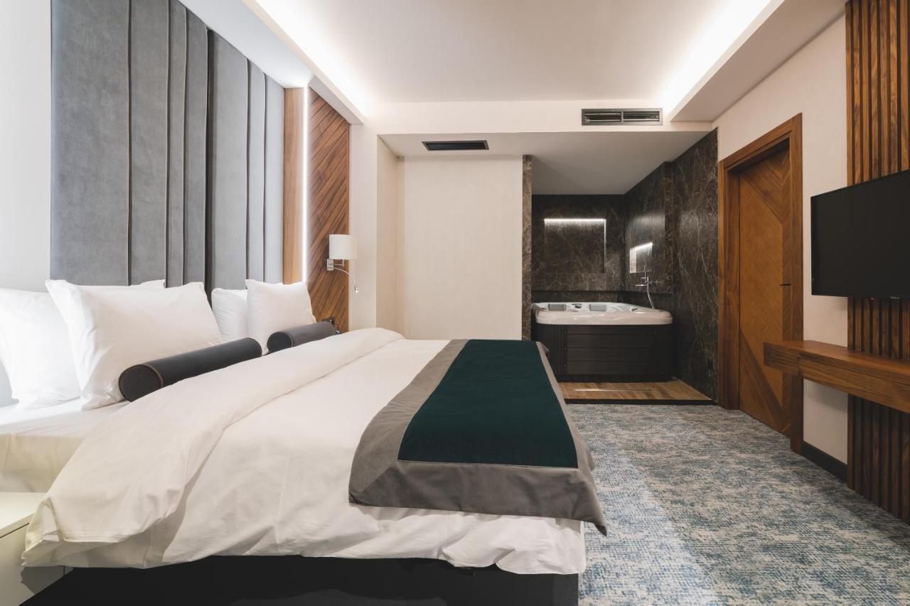 Bristol Hotel Podgorica Ngoại thất bức ảnh