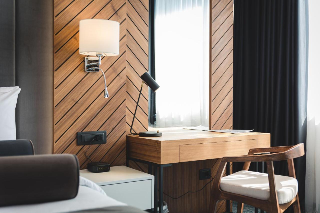 Bristol Hotel Podgorica Ngoại thất bức ảnh