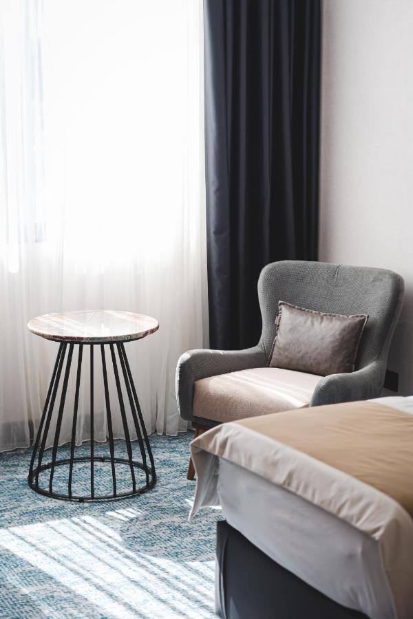 Bristol Hotel Podgorica Ngoại thất bức ảnh