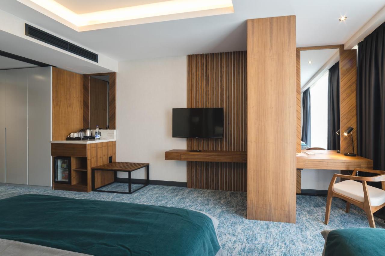 Bristol Hotel Podgorica Ngoại thất bức ảnh