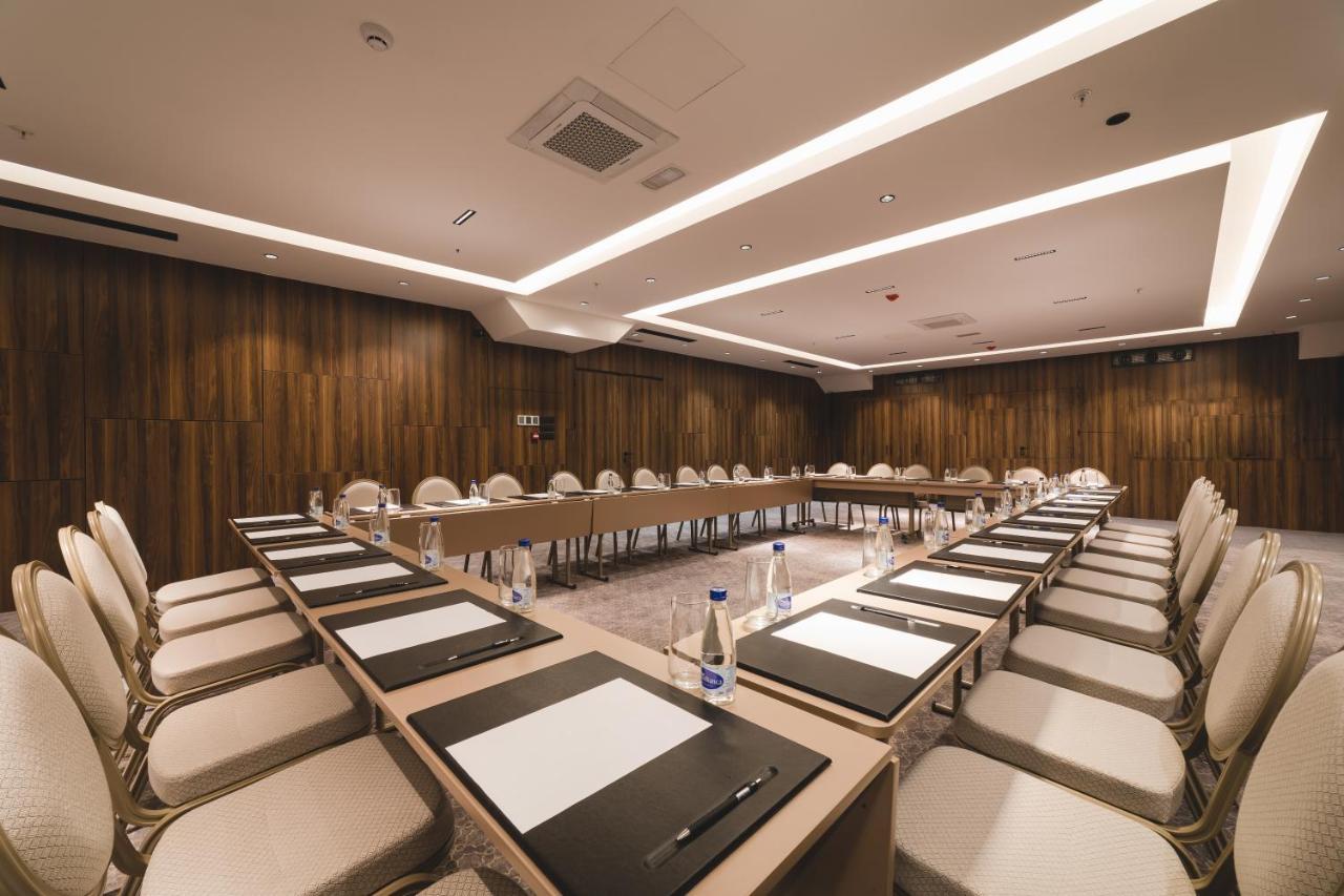Bristol Hotel Podgorica Ngoại thất bức ảnh