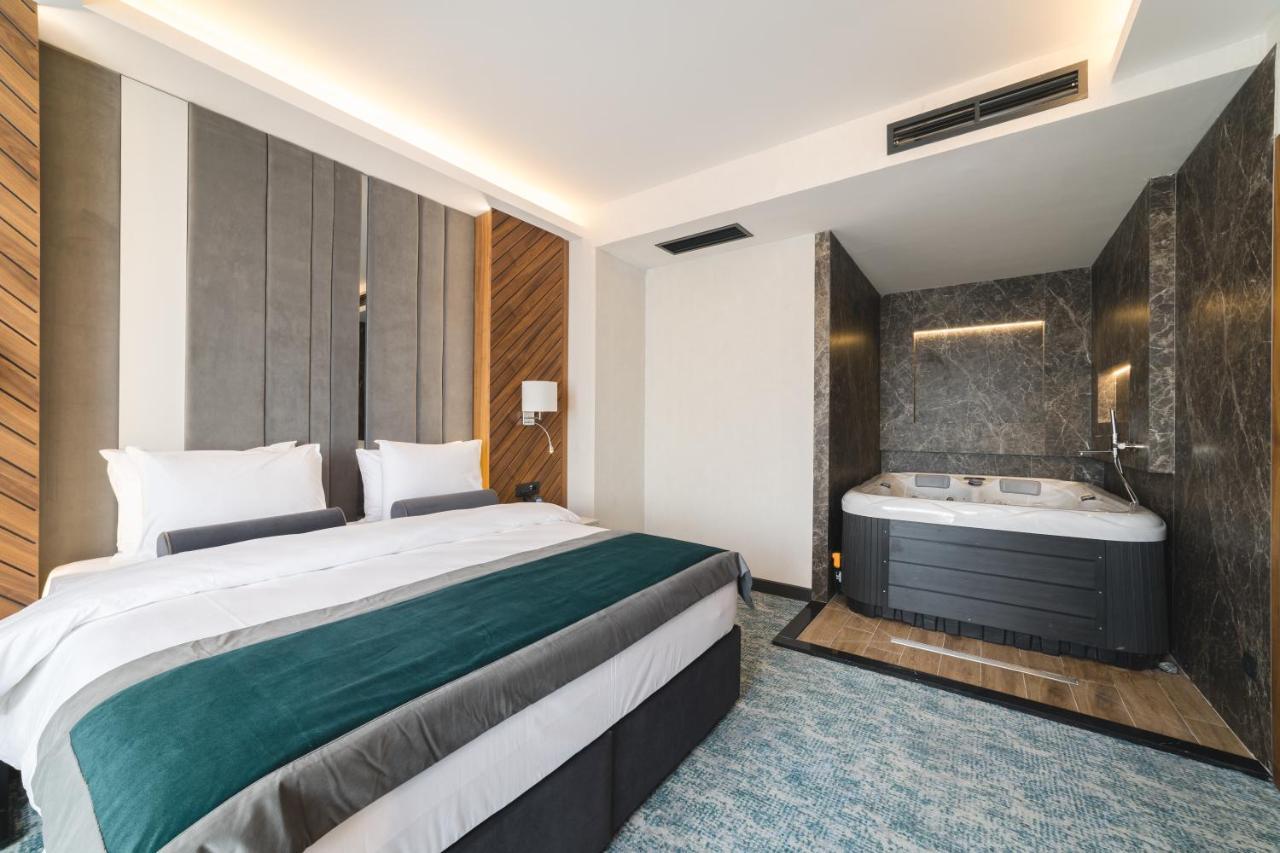 Bristol Hotel Podgorica Ngoại thất bức ảnh