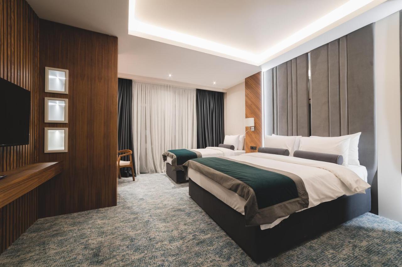 Bristol Hotel Podgorica Ngoại thất bức ảnh