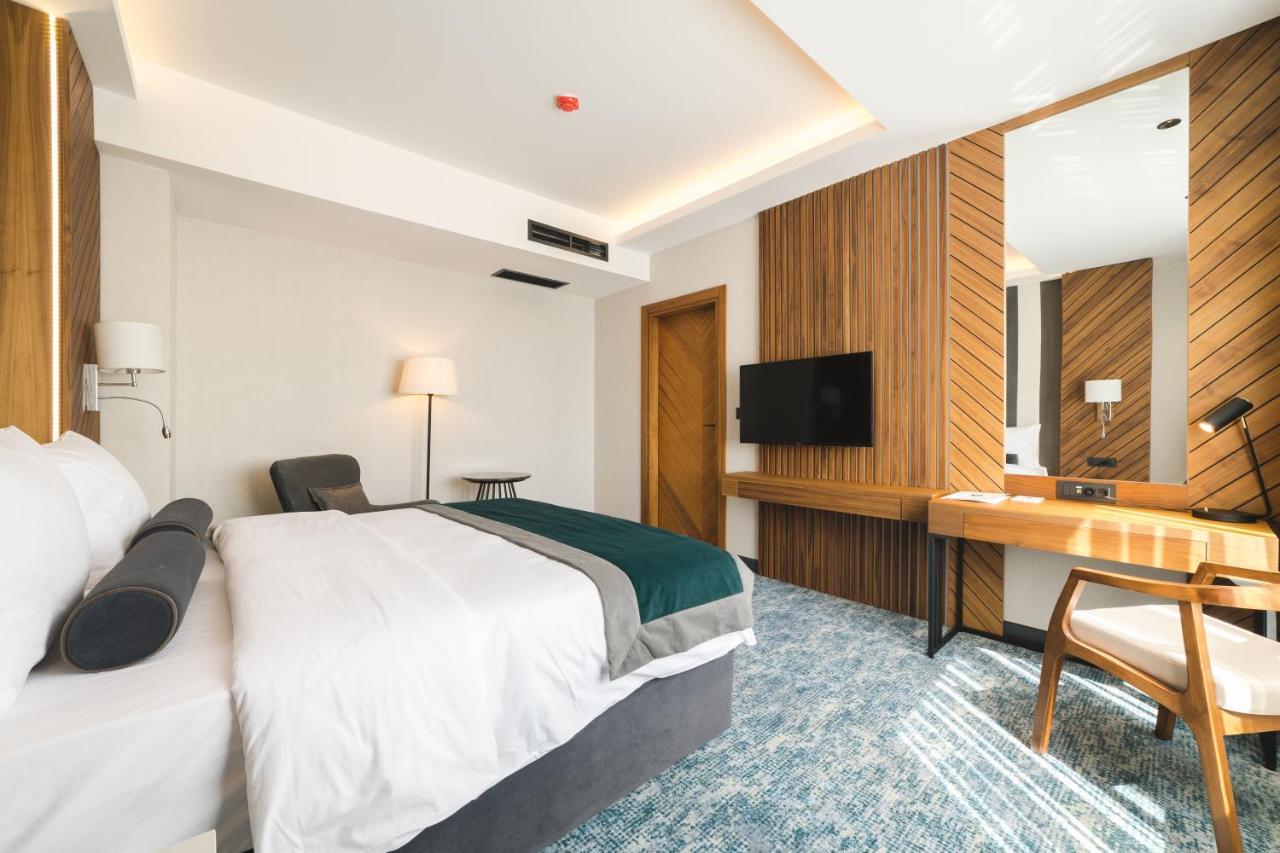 Bristol Hotel Podgorica Ngoại thất bức ảnh