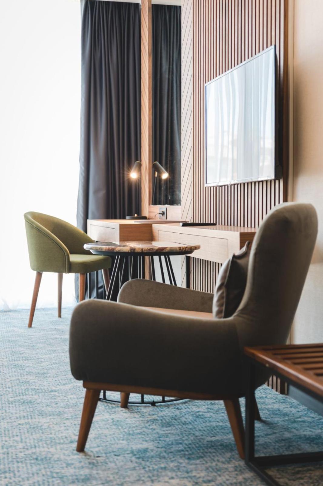 Bristol Hotel Podgorica Ngoại thất bức ảnh