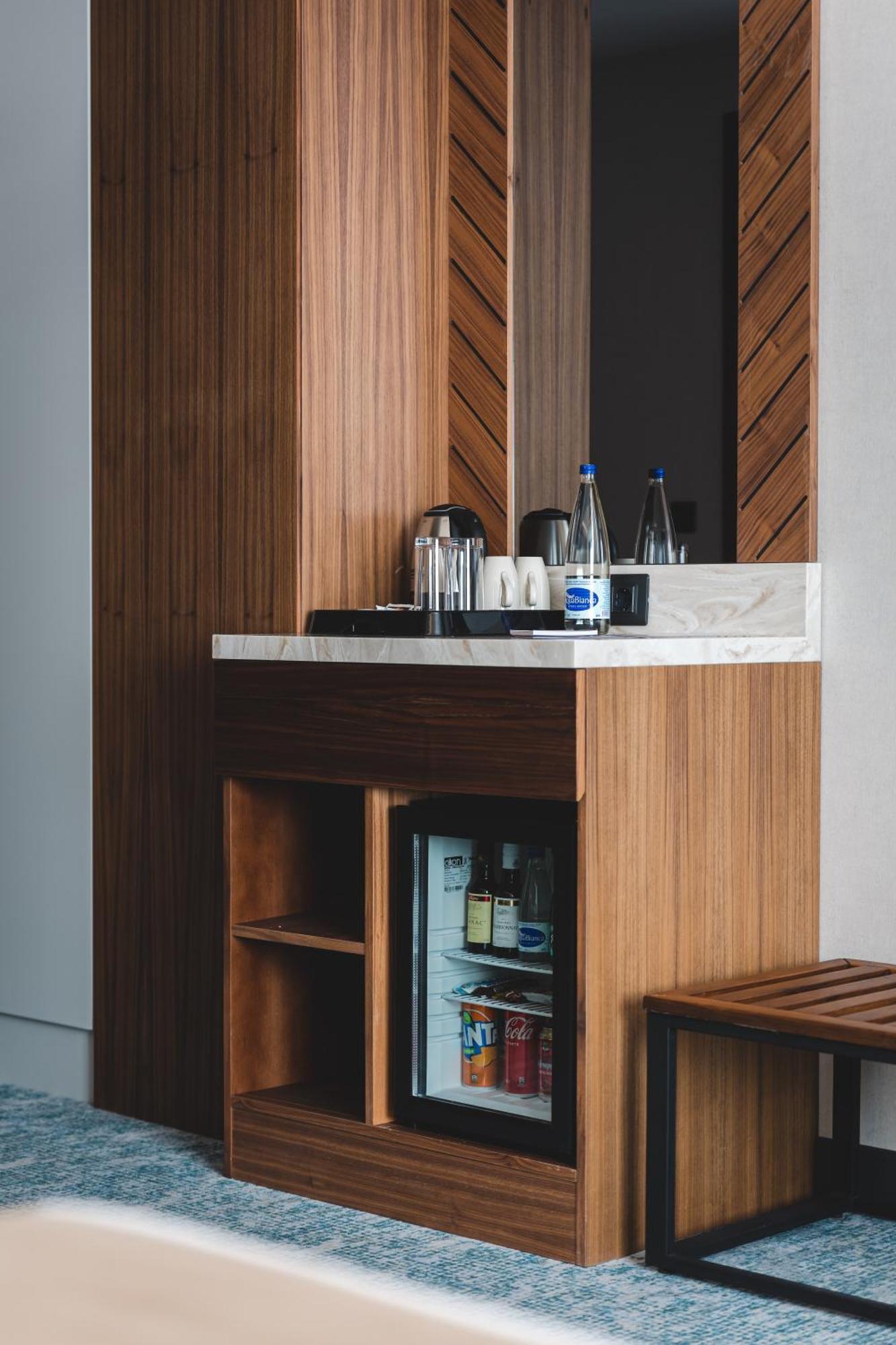 Bristol Hotel Podgorica Ngoại thất bức ảnh