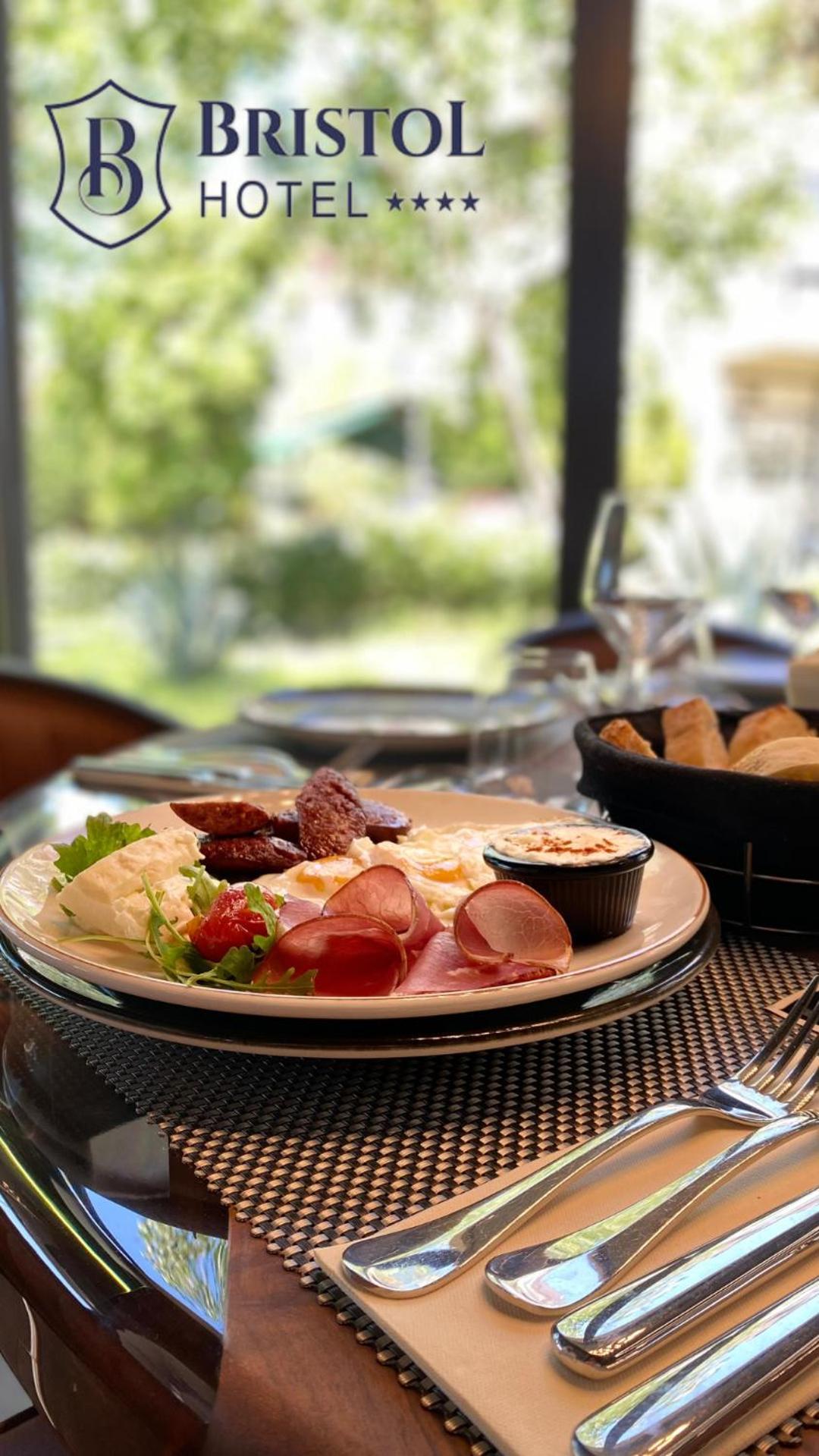 Bristol Hotel Podgorica Ngoại thất bức ảnh
